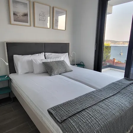 Апартаменты With Pool & Sea View